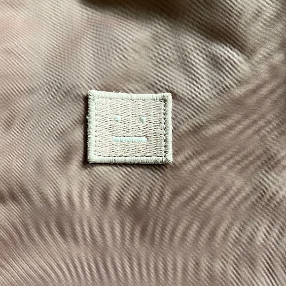 Acne Studio FACE PATCH WATER RESISTANT HOODED PARKA IN Dusty Rose - Picture 3 of 8